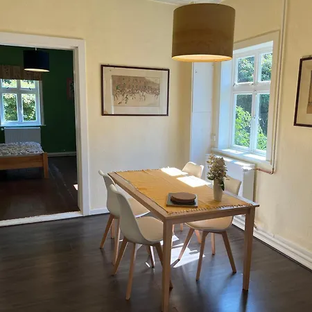 Appartement „altes Forsthaus“ Am Schloss