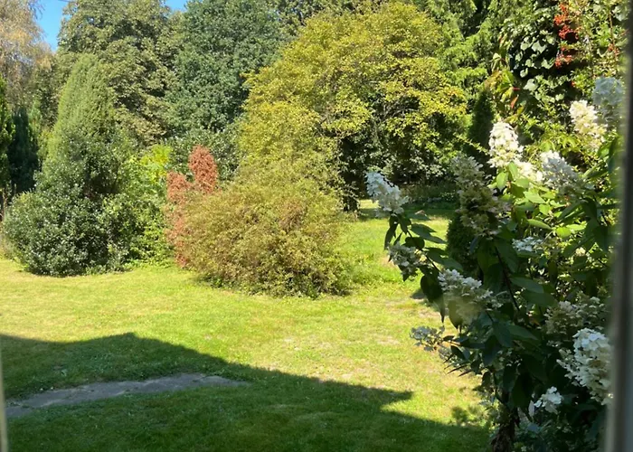 „altes Forsthaus“ Am Schloss * 于尔岑